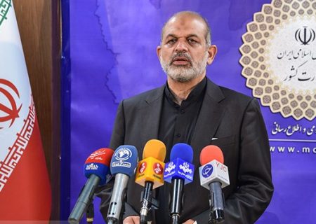 وزیر کشور: اختلال در ارائه خدمات برخی از پمپ‌های بنزین اشکال سامانه‌ای است و بزودی رفع می‌شود