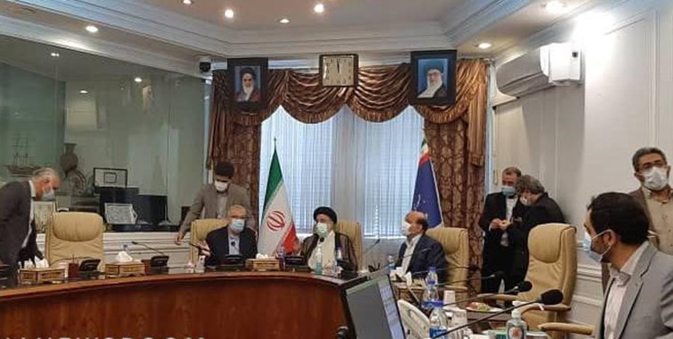 حضور سرزده رئیس‌جمهور در وزارت نفت و یک پمپ بنزین در تهران برای پیگیری وضعیت سوخت‌‌رسانی
