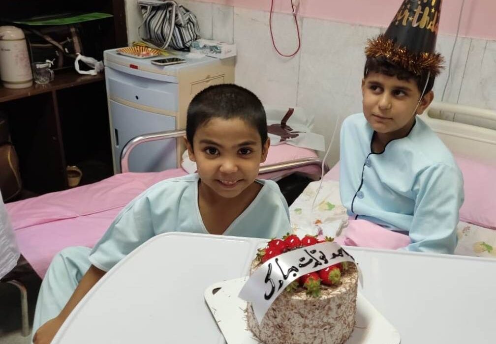 جشن تولد کودکان قندهار بر تخت بیمارستانی در تهران