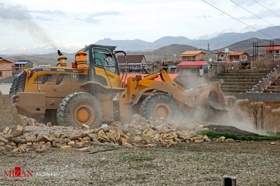 تخریب ۴۰ مورد ساخت و ساز غیرمجاز در اراضی زراعی فیروزکوه با ورود دادستانی