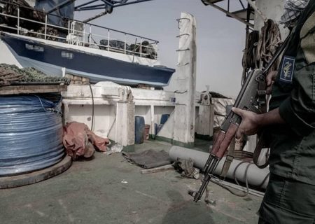 توقیف ۴ شناور صید ترال در آب‌های خلیج فارس