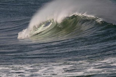افزایش موج تا ۳.۵ متر در دریای خزر/ بارش باران در ۱۲ استان
