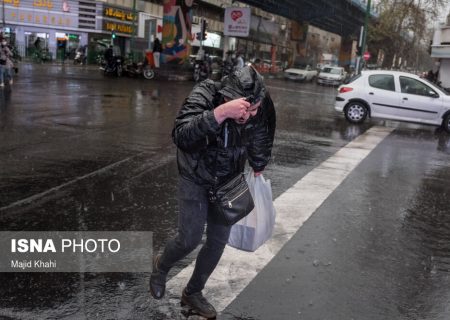 وزش باد شدید و بارش باران در تهران