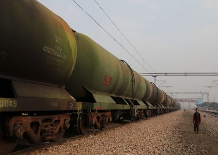 اتحاد پالایشگاههای هندی برای واردات نفت ارزان‌تر