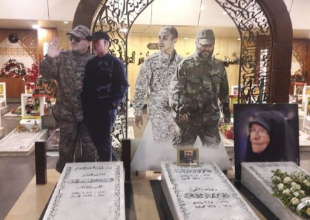 ادای احترام وزیرامور خارجه به شهید عماد مغنیه و دیگر شهدای مقاومت