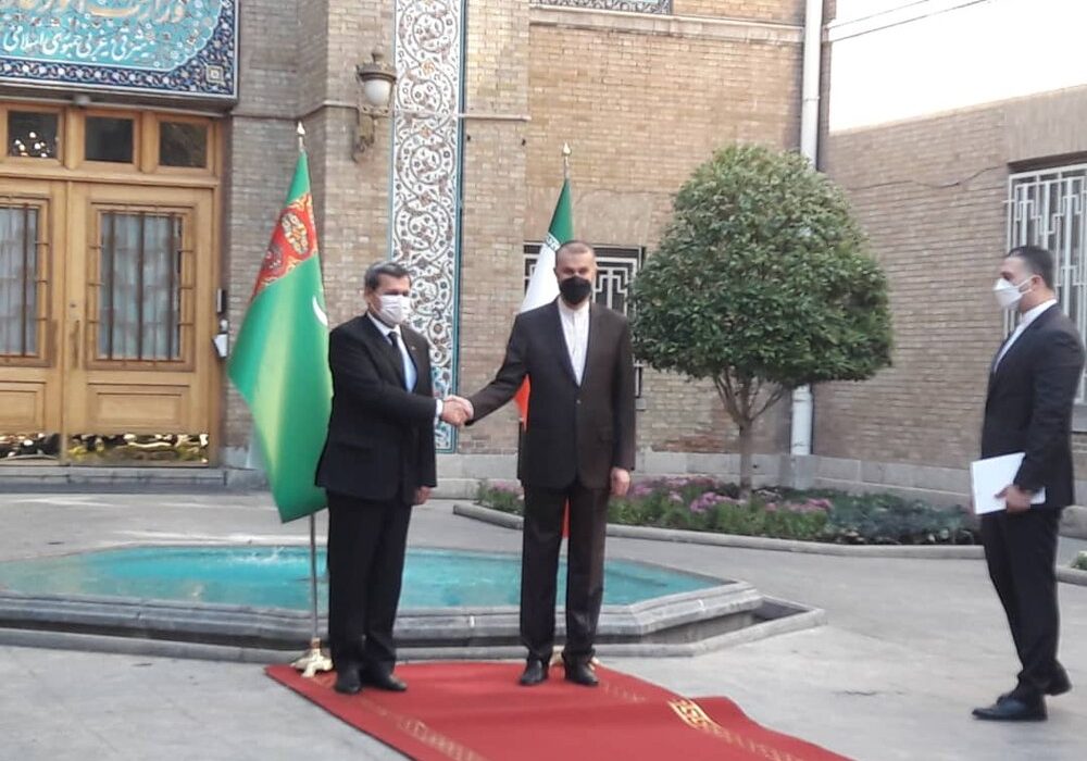 استقبال وزیر خارجه از همتای ترکمنستانی‌اش