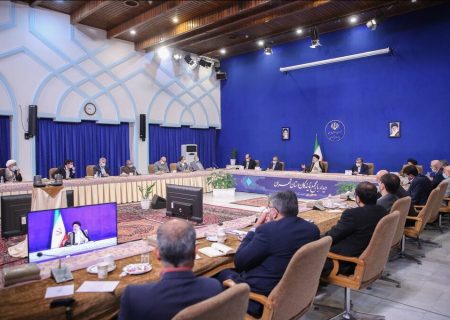 شخص بنده و دولت از هزینه‌کردن آبرو برای نجات اقتصاد کشور دریغ نمی‌کنیم