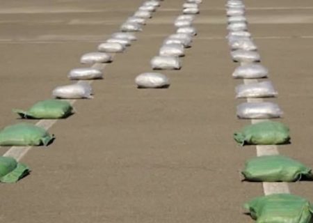 کشف بیش از ۶۰۰ کیلوگرم مواد مخدر در سواحل کنارک توسط نیروی دریایی سپاه