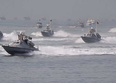 تقدیر مردم از مقابله سپاه با دزدی دریایی آمریکا در تجمع ۱۳ آبان