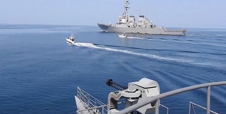 انتشار اولین تصاویر عملیات برخورد نیروی دریایی سپاه با ناوهای آمریکایی+فیلم