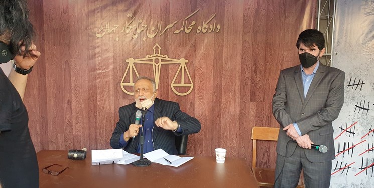 برپایی دادگاه محاکمه سران جنایتکار جهان در تجمع مردمی ۱۳ آبان