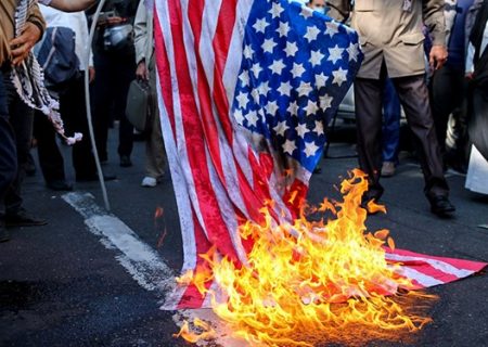 بسیج اساتید: ۱۳ آبان نماد فروپاشی هیمنه پوشالی آمریکا به دست جوانان انقلابی است