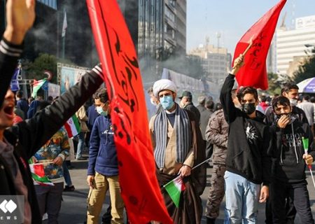 گزارش فارس از اجتماع میدانی یوم الله ۱۳ آبان در تهران/ تاکید بر ضرورت هوشیاری ملت‌های منطقه برابر توطئه‌های آمریکا
