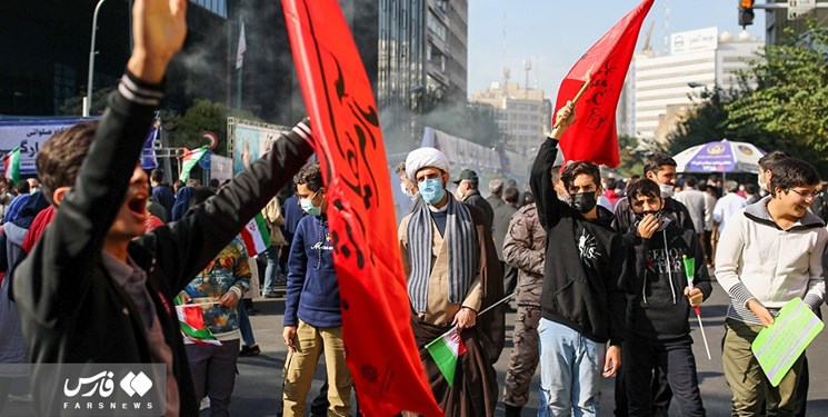 گزارش فارس از اجتماع میدانی یوم الله ۱۳ آبان در تهران/ تاکید بر ضرورت هوشیاری ملت‌های منطقه برابر توطئه‌های آمریکا