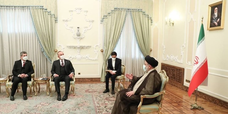 وزیر خارجه ترکیه در دیدار با رئیسی: دولت جدید ایران را دولتی نتیجهگرا میدانیم