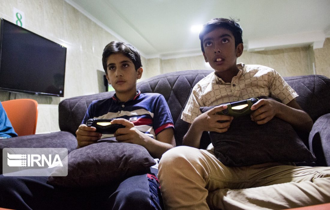 هزارتوی نوجوانی در بحران کرونا