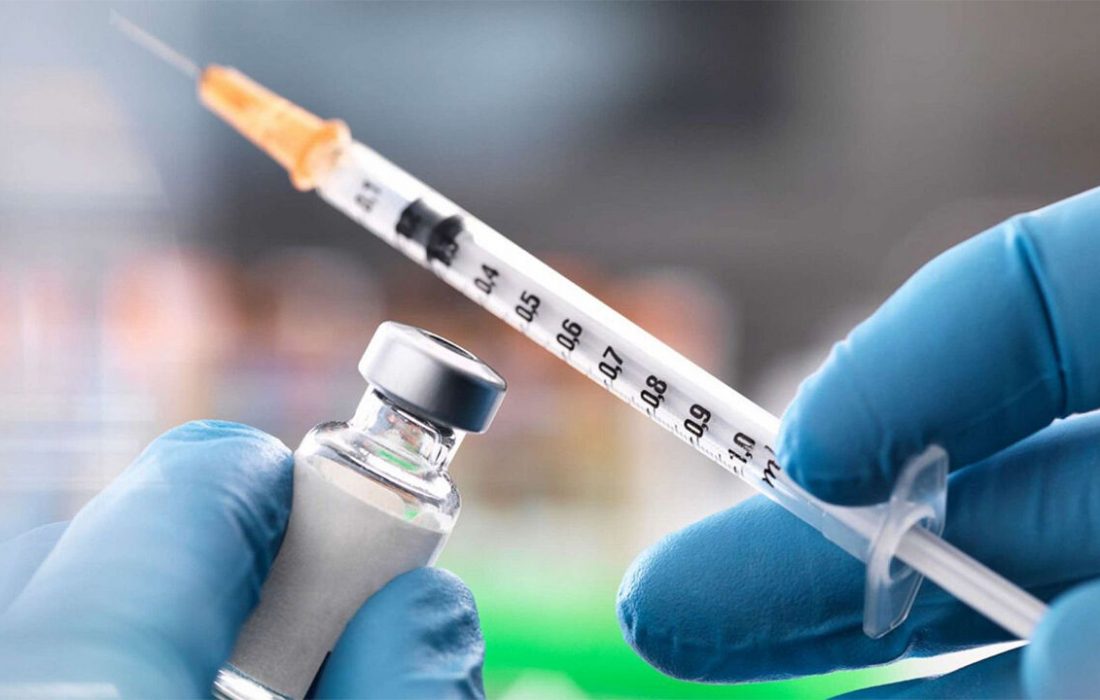 ۱۴۰۰ کادر درمان قم دُز سوم واکسن کرونا را دریافت کردند