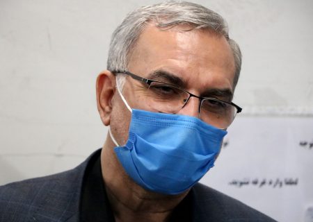 وزیر بهداشت از مرکز واکسیناسیون شهر زنجان دیدن کرد