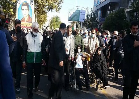 حضور خانواده شهید اصفهانی محسن اسماعیلی برسر مزار فرزندشان در مازندران