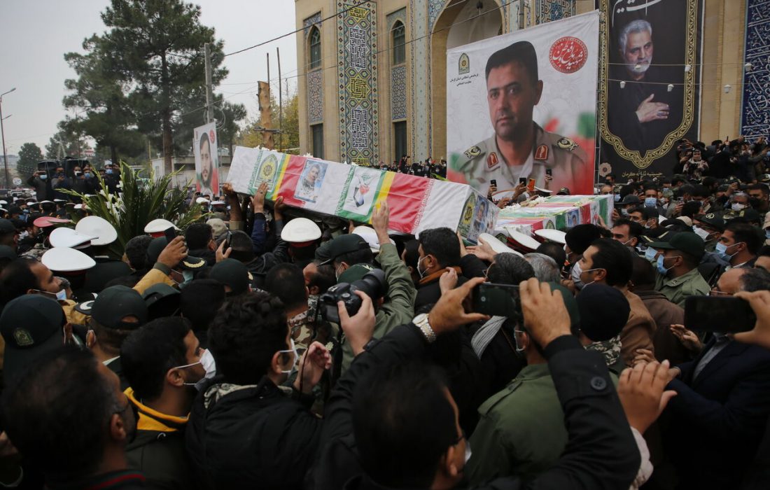 تشییع پیکر ۳ شهید مدافع وطن بر شانه دیار کریمان