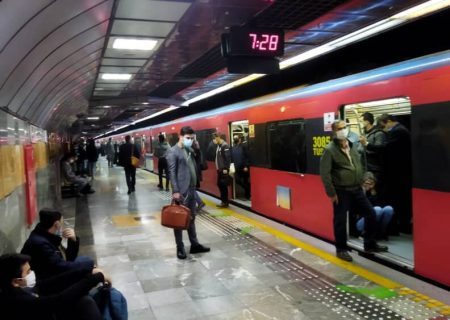 فیلم/نقص فنی تردد قطارهای خط ۴ مترو تهران را مختل کرد