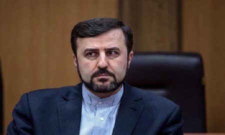 خواننده آمریکایی کرامت انسانی را لجن مال کرد