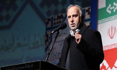 نسخه شفابخش کشور در دست نخبگان بسیج است/ استان اصفهان بوی دین می‌دهد