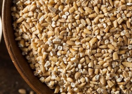 محموله جو حشره زده به استاندارد اظهار نشده بود/ اجازه ترخیص نمی‌دهیم