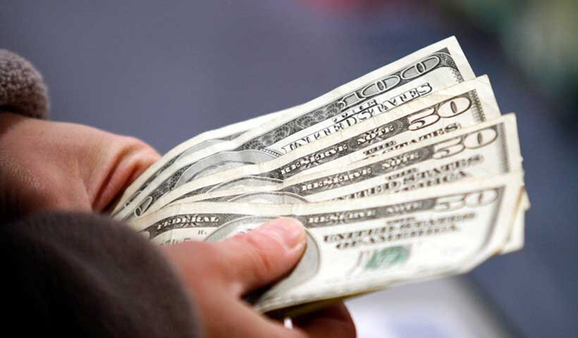 علیرضابیگی: تعیین دستوری قیمت ارز سیاست غلطی است