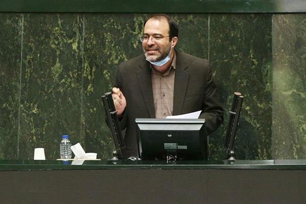 طغیانی: در سال ۱۴۰۰، اصفهان یک روز هوای پاک هم نداشته است