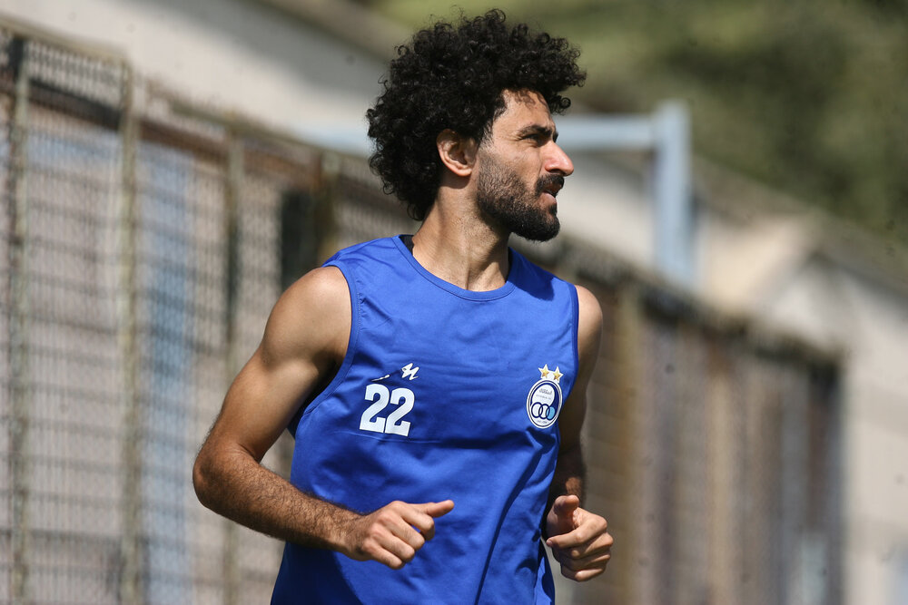 غیبت ۵ روزه مرادی از جمع آبیپوشان/ تکلیف هافبک استقلال چه میشود؟