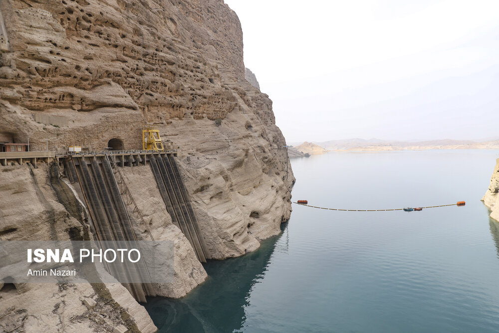 سد “دز” در شرایط اضطراری