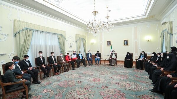 نظام آموزشی کشور باید به دنبال اعتلای روحی دانش‌آموزان باشد