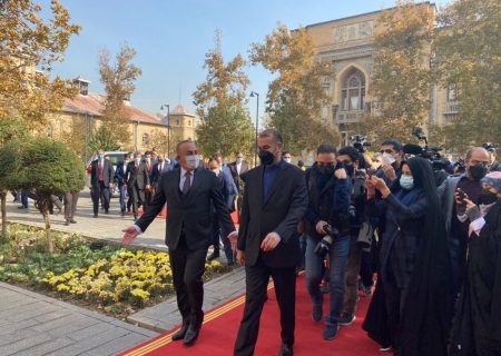 استقبال وزیر خارجه از همتای ترکیه‌ای‌اش در تهران