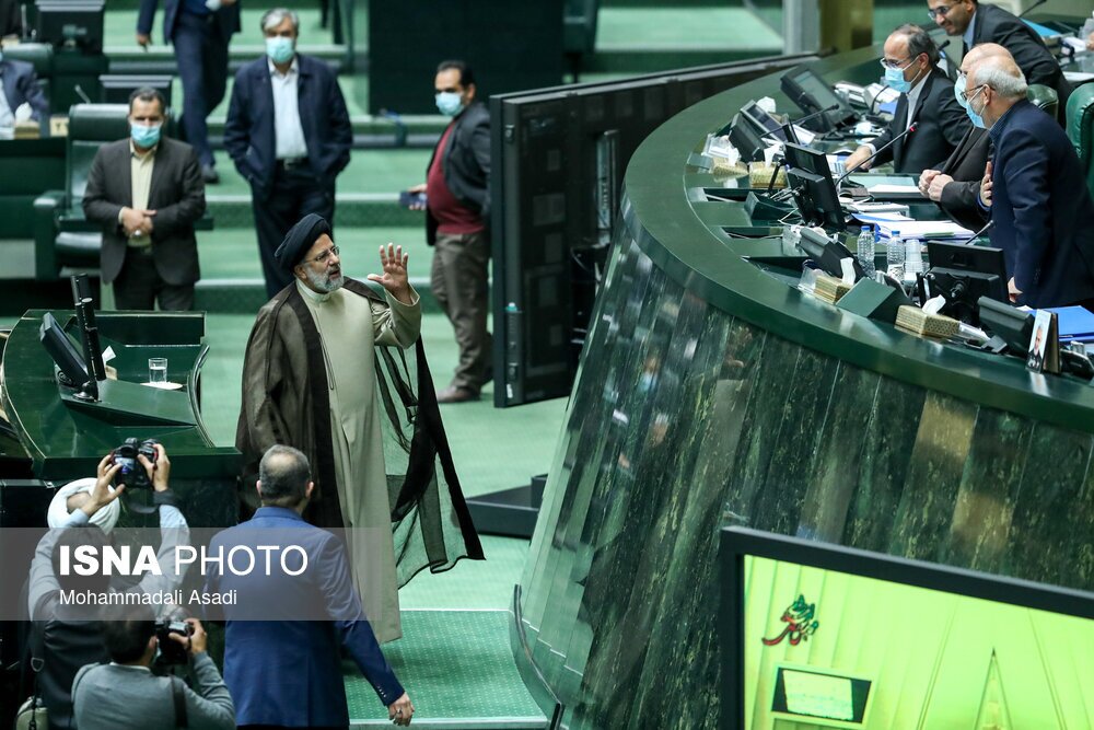 مجلس چک سفید امضا به دولت نداده است