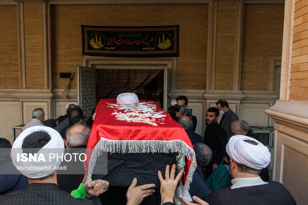 پیکر آیت الله مجتهد شبستری در قم آرام گرفت