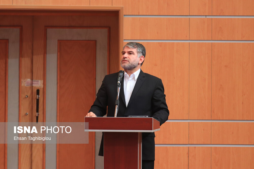 ضرورت توسعه گلخانهها در استان زنجان