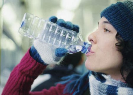 توصیه‌هایی برای مصرف مایعات کافی در فصل سرما
