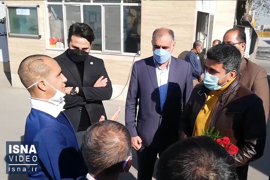 ویدئو / حضور جواد فروغی در یک آسایشگاه معلولان ذهنی در مشهد