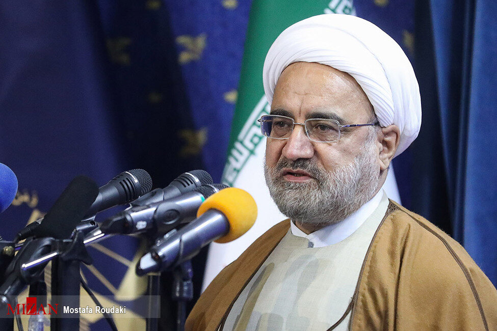 اتاق فکر دشمن برای بازدارندگی انقلاب با تمام قوا به میدان آمده است