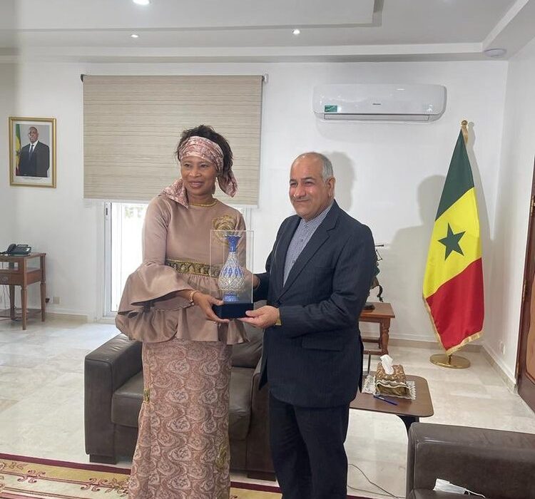 دعوت سفیر ایران از وزیر خارجه سنگال برای سفر به تهران