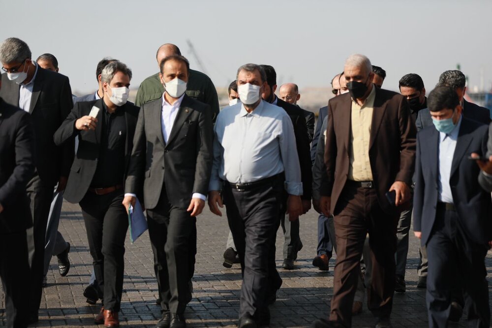 تحریم های داخلی مهمترین گره زنجیره تولید ثروت است/مشکل بورس را نمی توان دستوری حل کرد