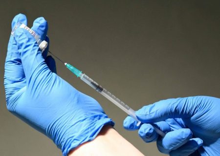 استاندار سمنان مراجعه خانه به خانه را برای واکسیناسیون کرونا دستور داد