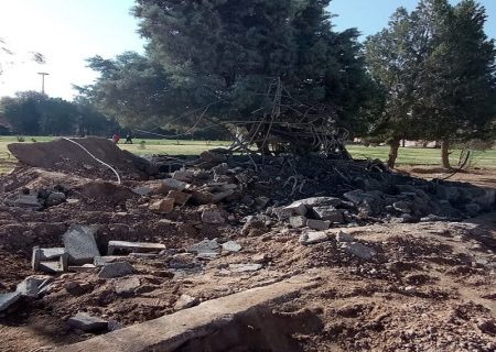شهرداری رفسنجان دکل در حال ساخت مخابرات را تخریب کرد