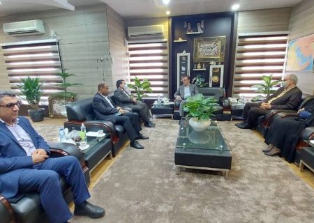 دیدار سرپرست سازمان منطقه آزاد قشم با مدیرکل بنیاد شهید و امور ایثارگران استان هرمزگان