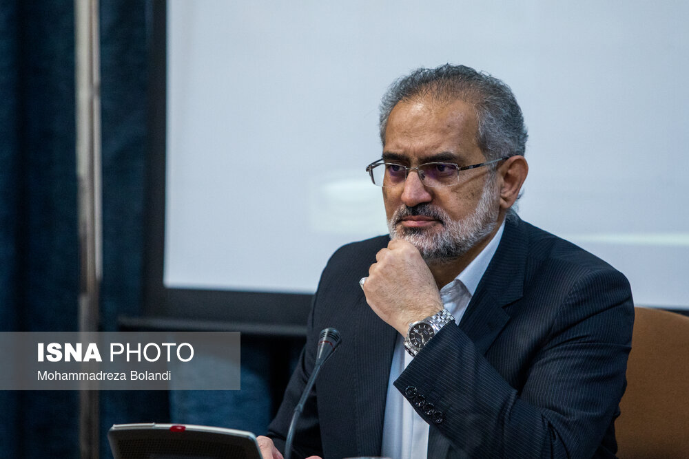 تحول با افراد کارآمد انقلابی و ولایتمدار ایجاد میشود