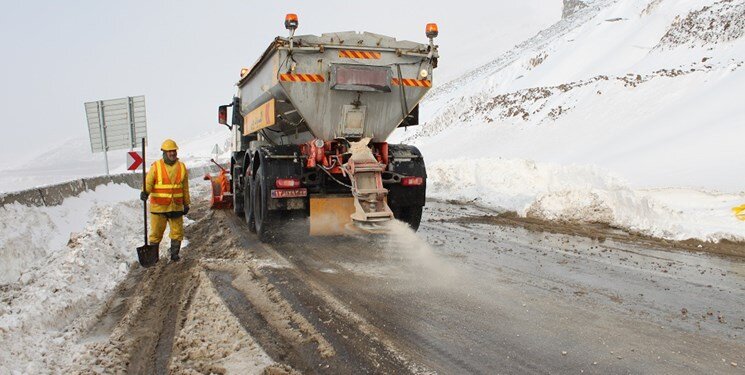 برف‌روبی ۸۶۰ کیلومتر از محورهای مواصلاتی منطقه آزاد ماکو و خوی