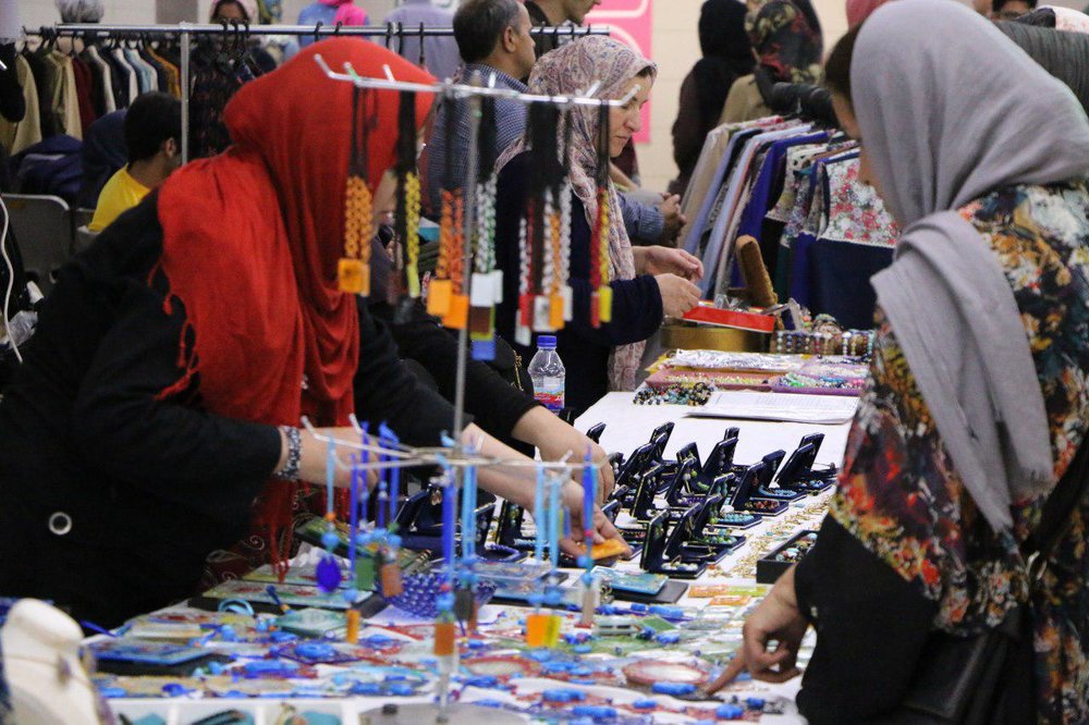 افتتاح نمایشگاه تولیدات بانوان کارآفرین سرپرست خانواده در ایوان انتظار