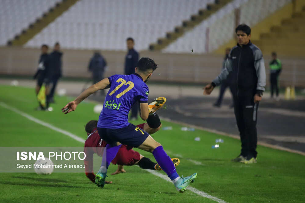 استقلال میترسد!