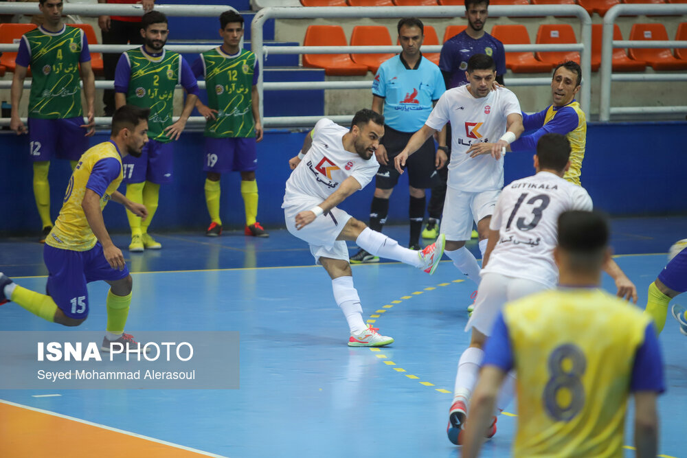 دیدار تیم‌های فوتسال فرش‌آرا و گیتی پسند